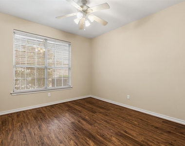 5875 Pecan Chase - Photo Thumbnail 8