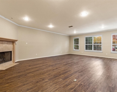 5875 Pecan Chase - Photo Thumbnail 3