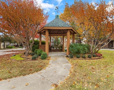 5875 Pecan Chase - Photo Thumbnail 14
