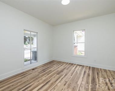 609 W Liberty Street - Photo Thumbnail 7