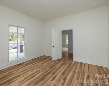 609 W Liberty Street - Photo Thumbnail 13