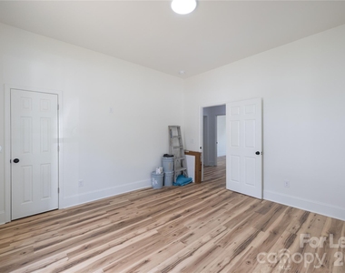 609 W Liberty Street - Photo Thumbnail 9