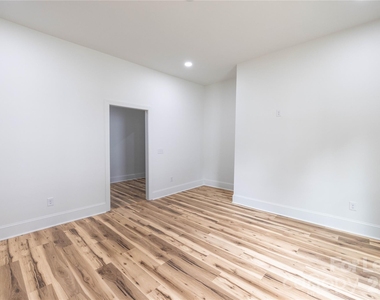 609 W Liberty Street - Photo Thumbnail 24