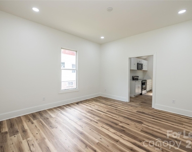 609 W Liberty Street - Photo Thumbnail 23