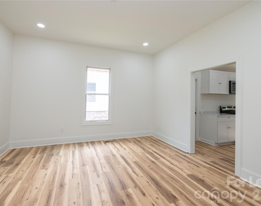 609 W Liberty Street - Photo Thumbnail 22