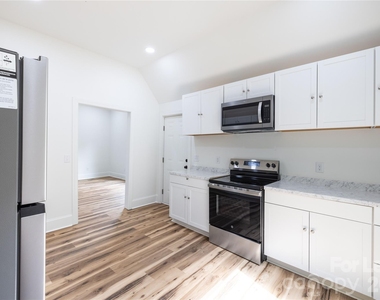 609 W Liberty Street - Photo Thumbnail 30