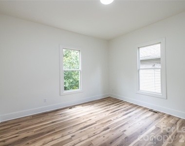 609 W Liberty Street - Photo Thumbnail 16