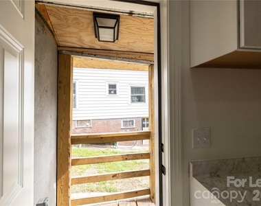 609 W Liberty Street - Photo Thumbnail 33