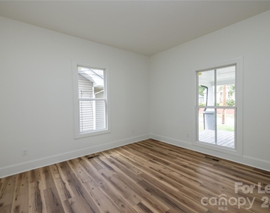 609 W Liberty Street - Photo Thumbnail 12