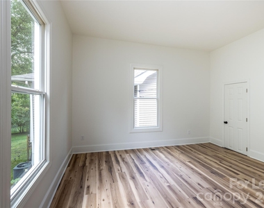 609 W Liberty Street - Photo Thumbnail 17