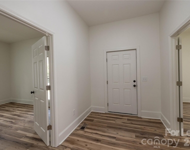 609 W Liberty Street - Photo Thumbnail 11