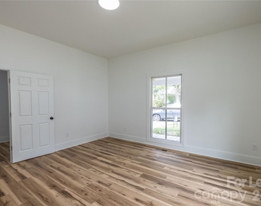 609 W Liberty Street - Photo Thumbnail 10