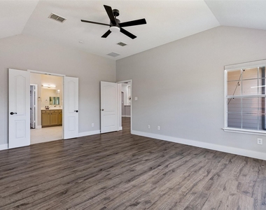 1535 Sandlewood Drive - Photo Thumbnail 13