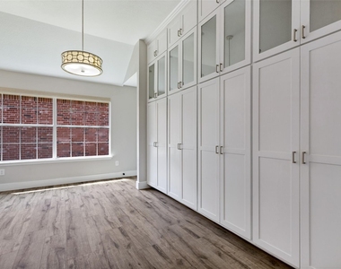 1535 Sandlewood Drive - Photo Thumbnail 4