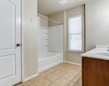 6912 Dove Tail Drive - Photo Thumbnail 17