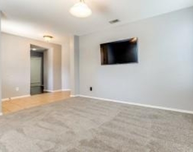 6912 Dove Tail Drive - Photo Thumbnail 4