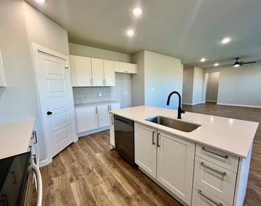 7000 Guilford Court - Photo Thumbnail 8