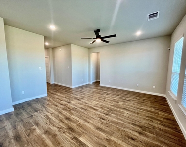 7000 Guilford Court - Photo Thumbnail 4
