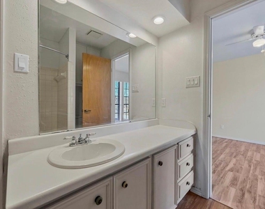 8721 Hidden Hill Drive - Photo Thumbnail 11