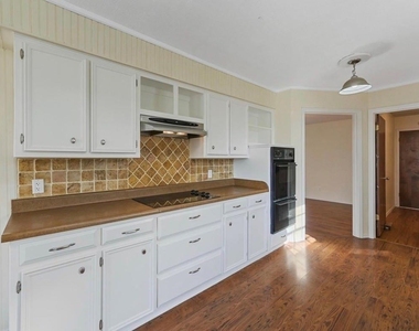 8721 Hidden Hill Drive - Photo Thumbnail 6