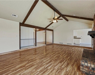 8721 Hidden Hill Drive - Photo Thumbnail 4