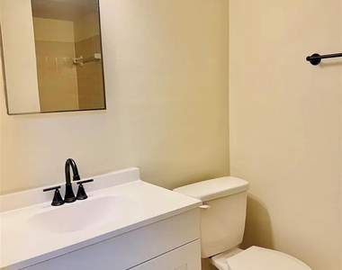 9541 Shannon Green Drive - Photo Thumbnail 10