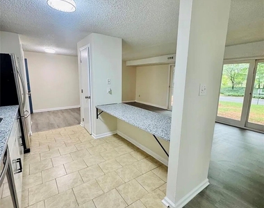 9541 Shannon Green Drive - Photo Thumbnail 6