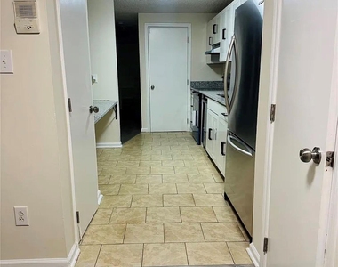 9541 Shannon Green Drive - Photo Thumbnail 4