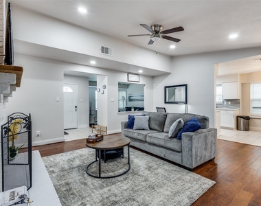 4520 Inman Drive - Photo Thumbnail 2