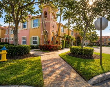 906 Sw 143rd Avenue - Photo Thumbnail 2