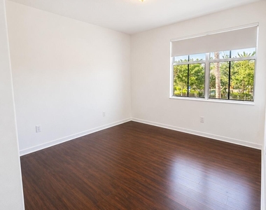 906 Sw 143rd Avenue - Photo Thumbnail 12