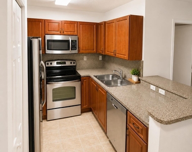 906 Sw 143rd Avenue - Photo Thumbnail 5