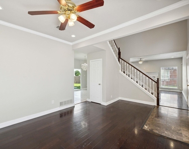 344 Parkview Drive - Photo Thumbnail 4