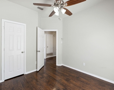 344 Parkview Drive - Photo Thumbnail 16