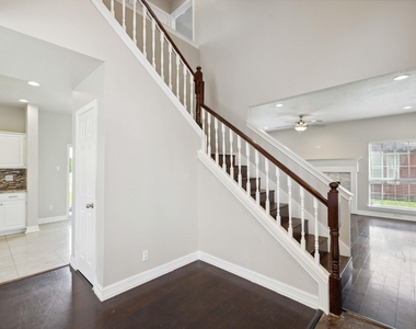 344 Parkview Drive - Photo Thumbnail 5