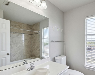 344 Parkview Drive - Photo Thumbnail 25