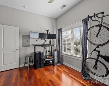 1903 Kenilworth Avenue - Photo Thumbnail 11