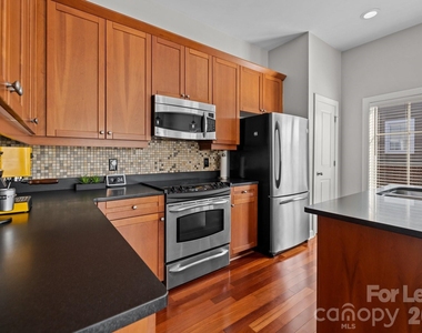 1903 Kenilworth Avenue - Photo Thumbnail 17