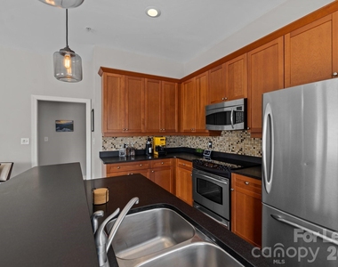 1903 Kenilworth Avenue - Photo Thumbnail 20