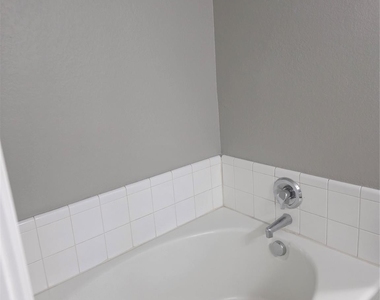 704 Linden Avenue - Photo Thumbnail 7