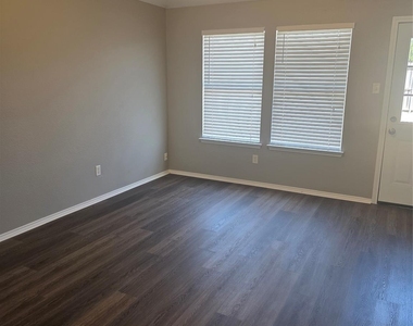 704 Linden Avenue - Photo Thumbnail 11