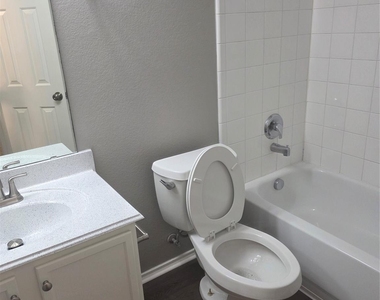 704 Linden Avenue - Photo Thumbnail 2