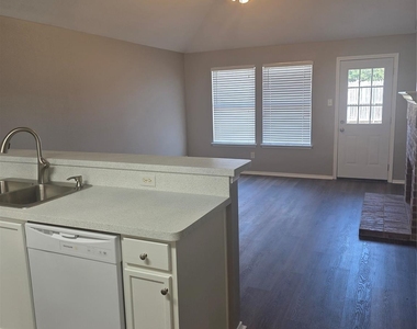 704 Linden Avenue - Photo Thumbnail 4
