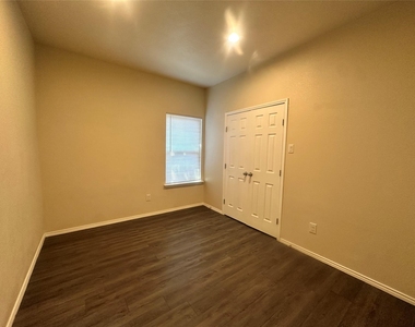 7407 Novella Drive - Photo Thumbnail 6