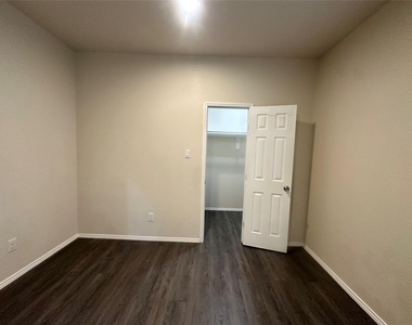 7407 Novella Drive - Photo Thumbnail 13