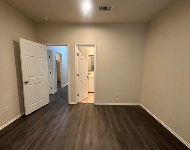 7407 Novella Drive - Photo Thumbnail 11