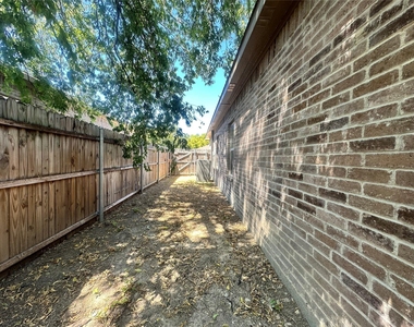 7407 Novella Drive - Photo Thumbnail 17