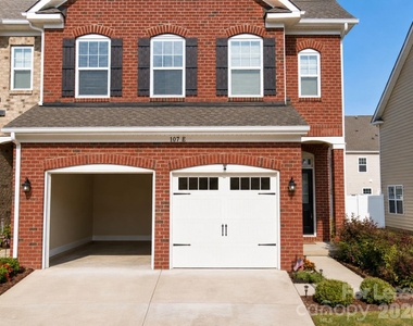 107 Dellbrook Street - Photo Thumbnail 2