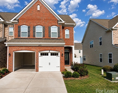 107 Dellbrook Street - Photo Thumbnail 3
