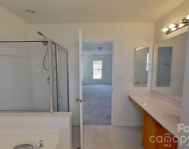 2014 Rosewater Lane - Photo Thumbnail 13